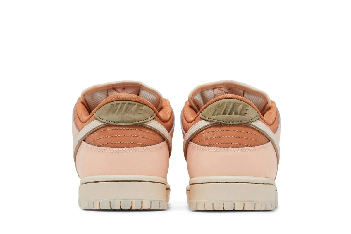 Nike Sb Dunk Low Trocadéro Gardens Marrom