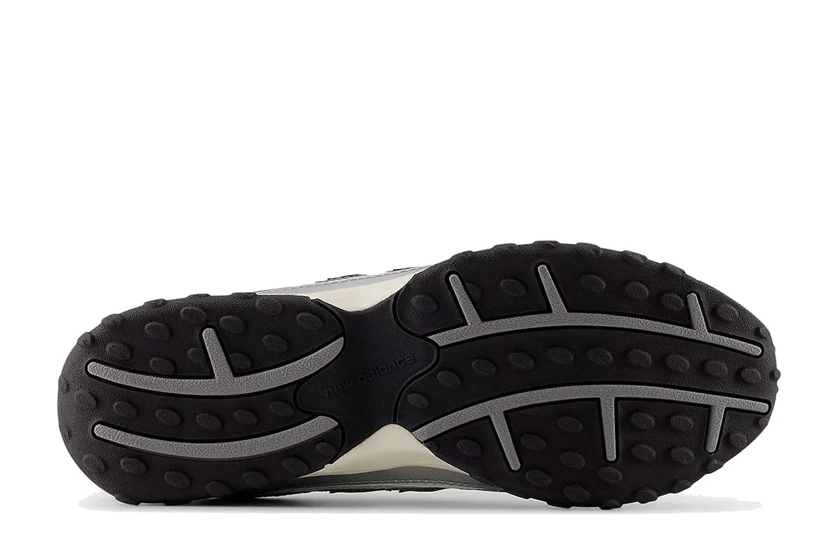 New Balance 204L Silver Metallic Black Prateado