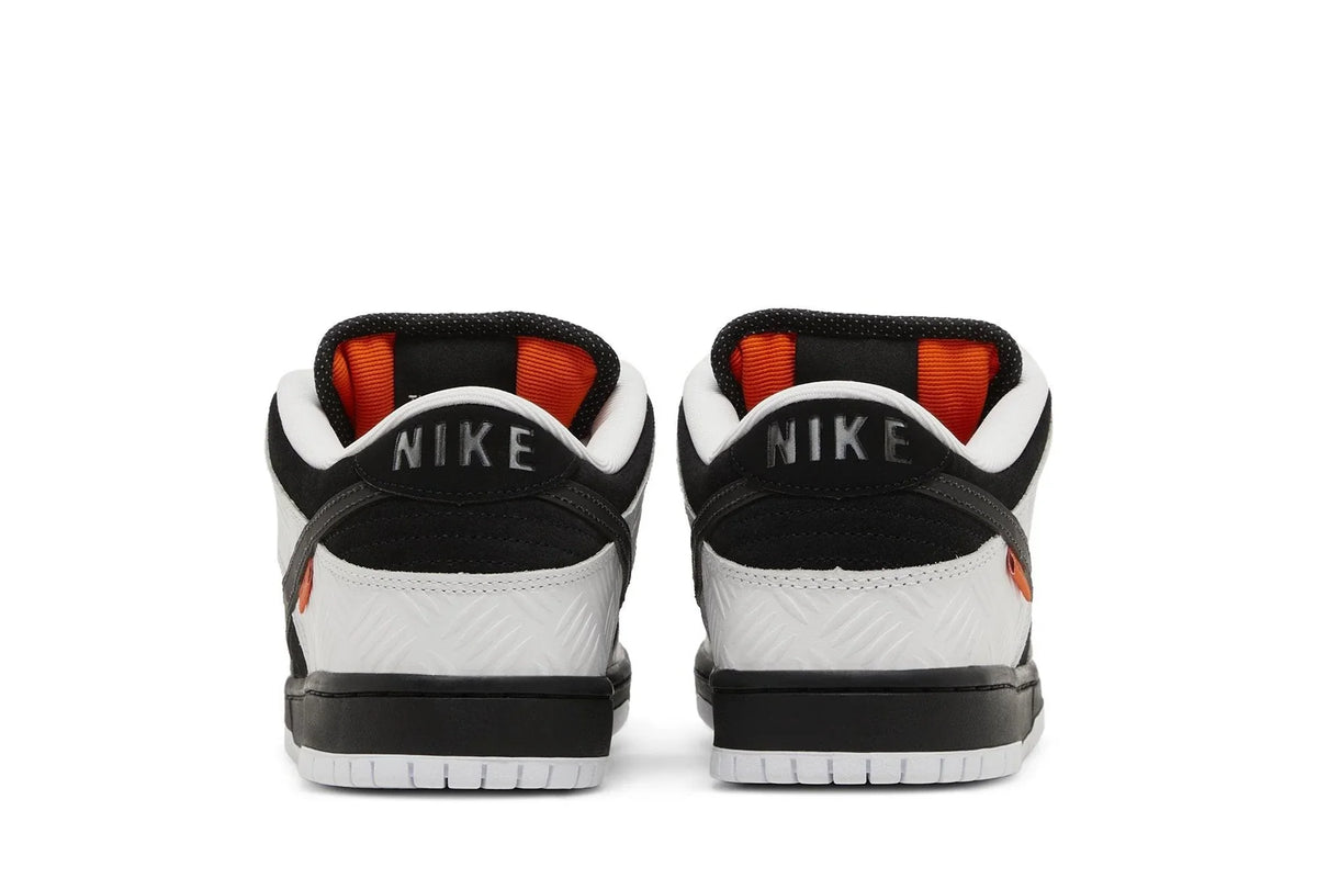TIGHTBOOTH x Nike SB Dunk Low Pro Black White Preto